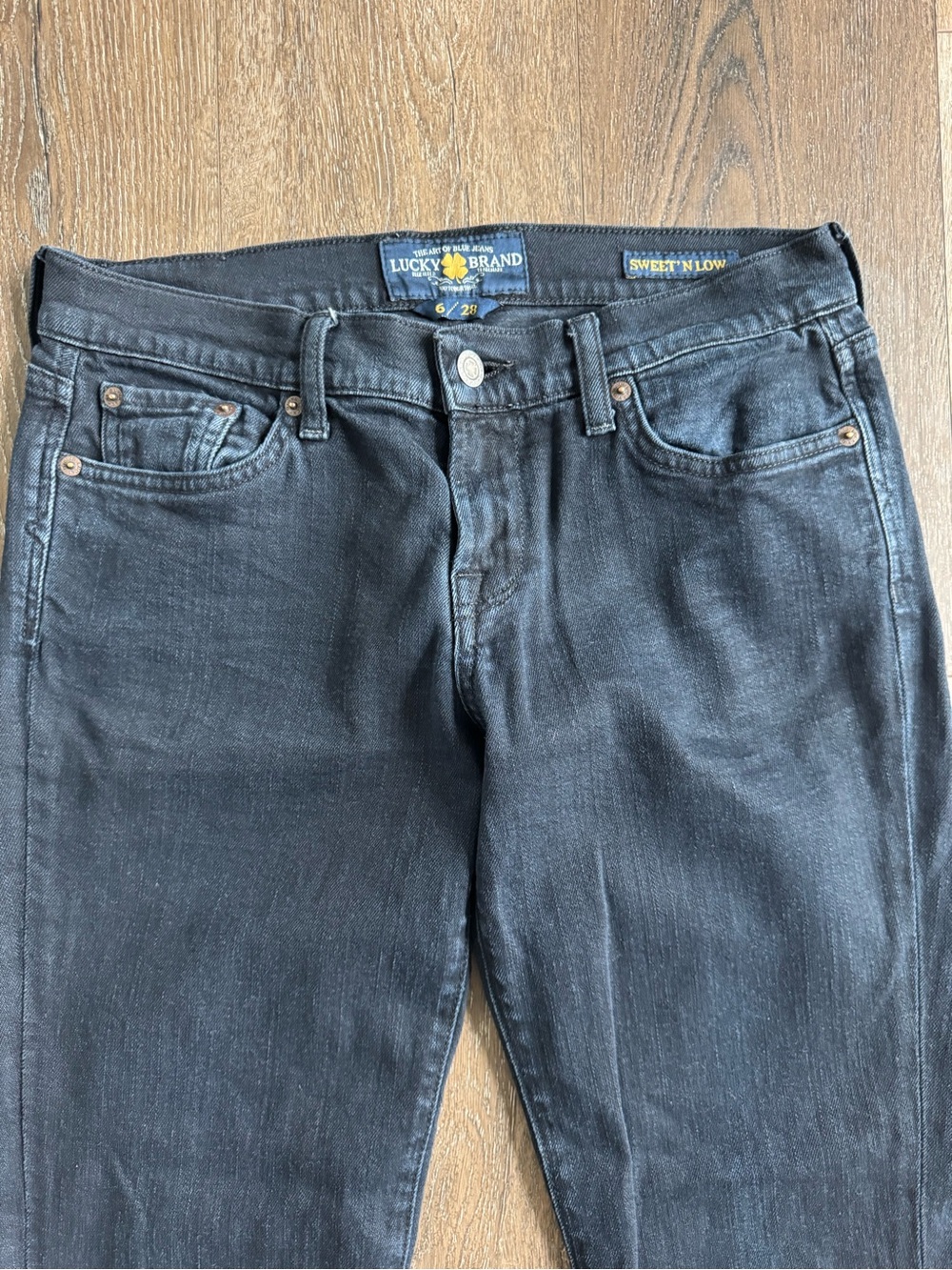 Lucky Brand Black Flare Low Rise Y2K jeans Women’s Size 28 - Picture 2 of 10